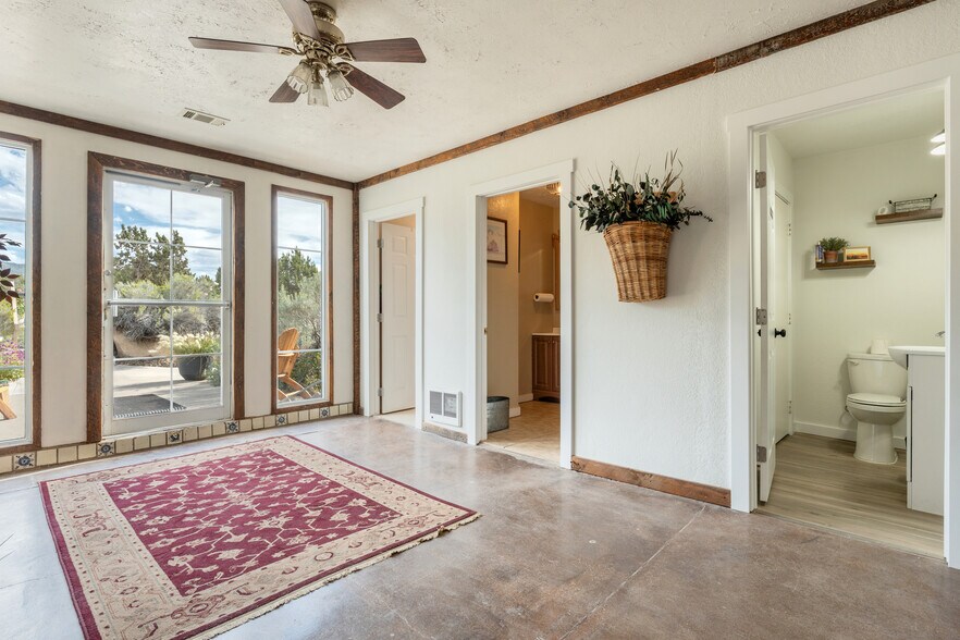 More Photos Of 11550 Pigeon Hollow Rd, Spring City Hotel For Sale