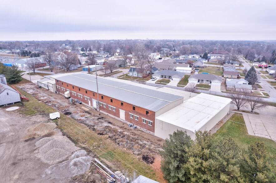 More Photos Of 309 South St, Pella Industrial For Sale