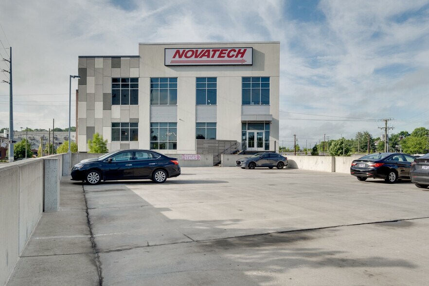 More Photos Of 4106 Charlotte Ave, Nashville Office For Sale