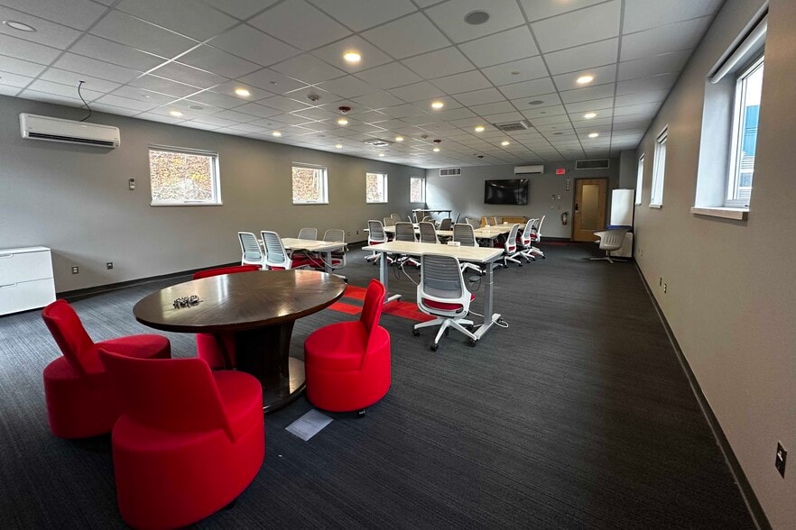 More Photos Of 553 Roosevelt Hwy, Colchester Office For Sale