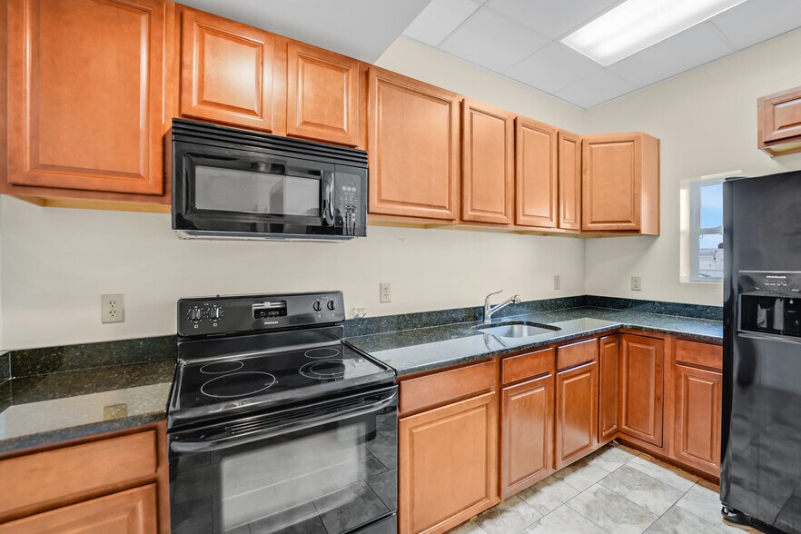 More Photos Of 86 Macarthur Dr, New Bedford Warehouse For Sale