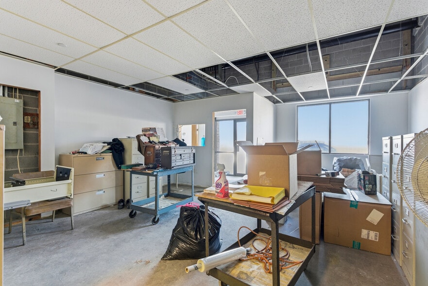 More Photos Of 77 Industrial Park Rd, Vernon Warehouse For Lease