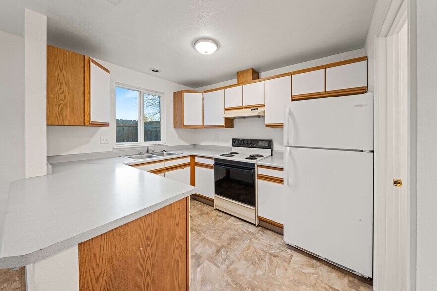 More Photos Of 516 J St, Medford Multifamily For Sale