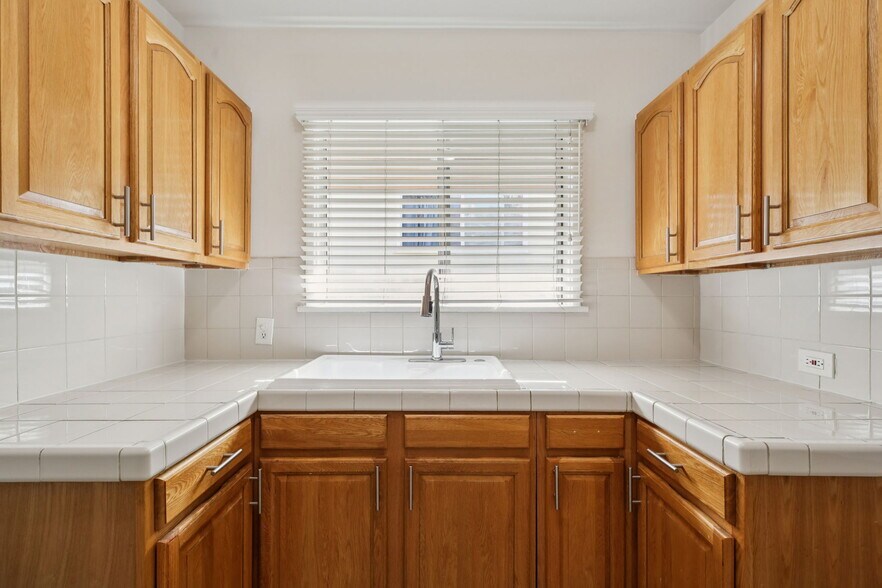 More Photos Of 4462 W 59th St, Los Angeles Apartments For Sale