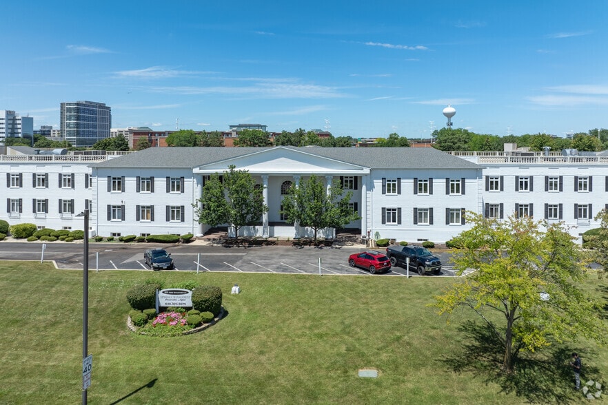 More Photos Of 900 Jorie Blvd, Oak Brook Unknown For Lease
