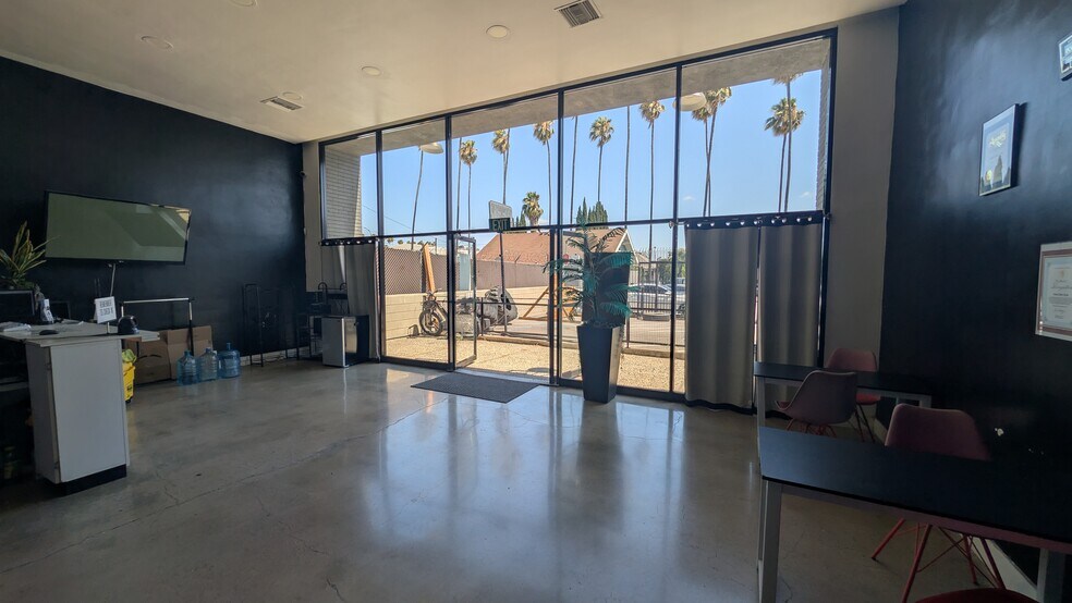 More Photos Of 440 E Holt Ave, Pomona Storefront For Lease