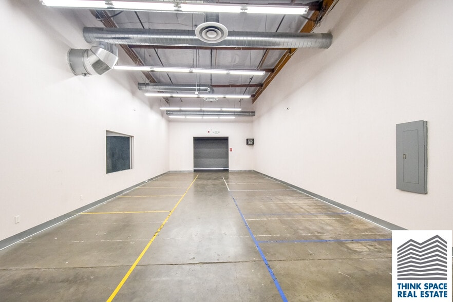 More Photos Of 9419 Mason Ave, Chatsworth Manufacturing For Lease