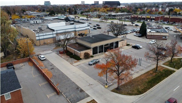 More Photos Of 27100 Lahser Rd, Southfield Bank For Lease
