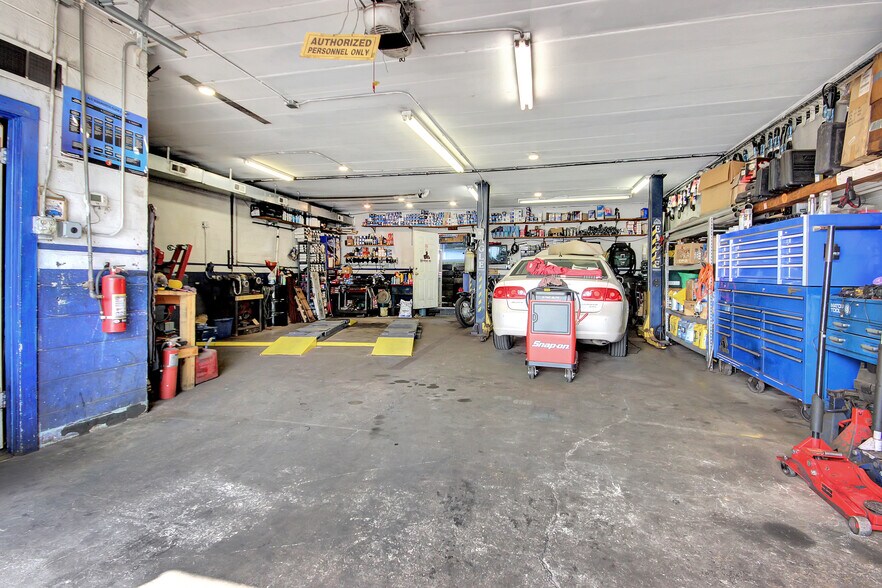 More Photos Of 635 Burnham Ave, Calumet City Auto Repair For Sale