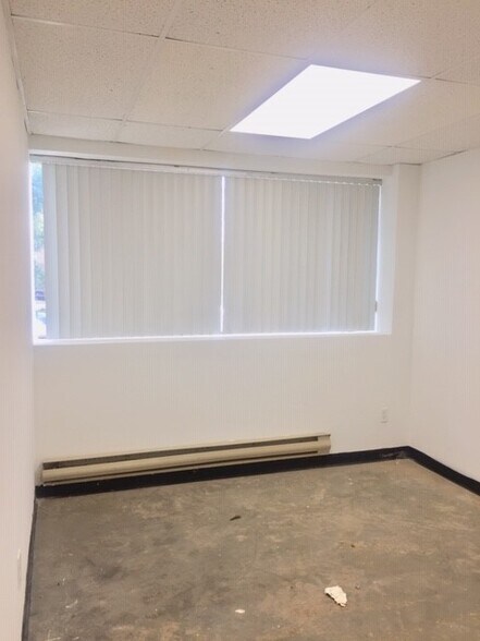 More Photos Of 2231 Fifth Ave, Ronkonkoma Warehouse For Lease