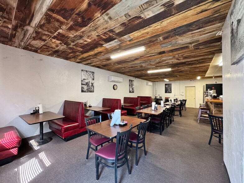 More Photos Of 1550 Missouri Valley Rd, Riverton Restaurant For Sale