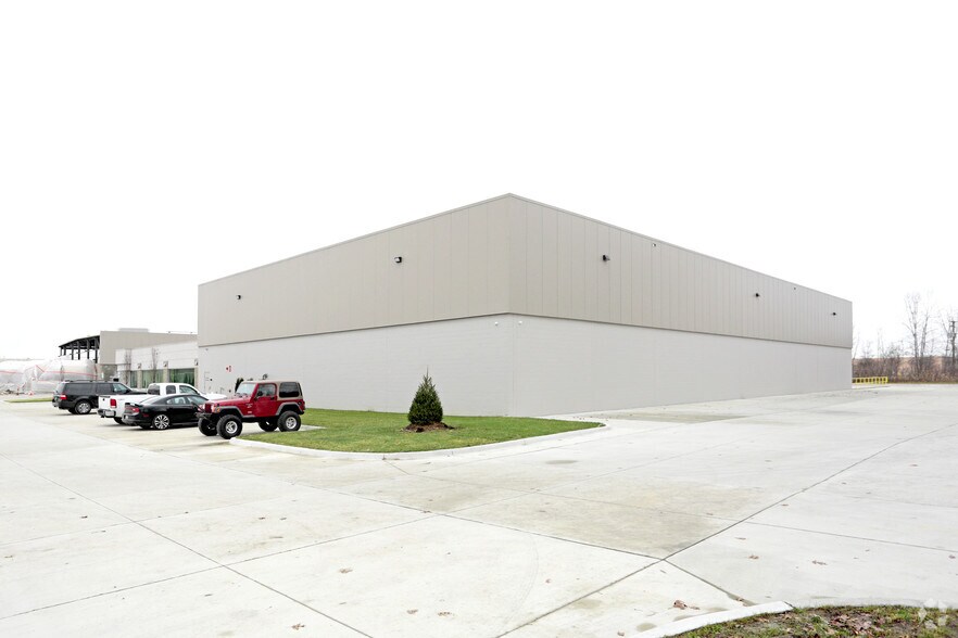 More Photos Of 13870 Cavaliere Dr, Shelby Township Manufacturing For Lease
