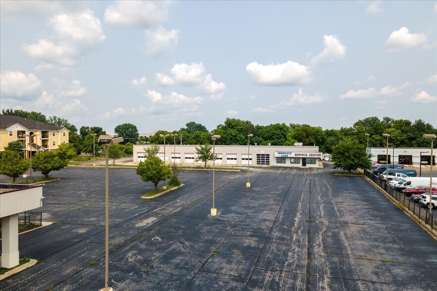 More Photos Of 1910 Moreland Blvd, Champaign Auto Dealership For Sale