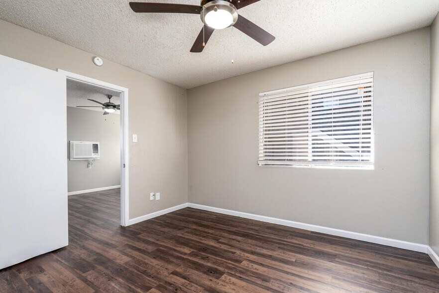 More Photos Of 501 Elm St, Sweetwater Apartments For Sale