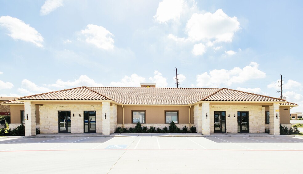 More Photos Of 8525 N Sam Houston Pkwy E, Humble Office For Sale