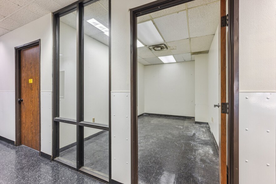 More Photos Of 1001 S Sherman St, Richardson Coworking Space