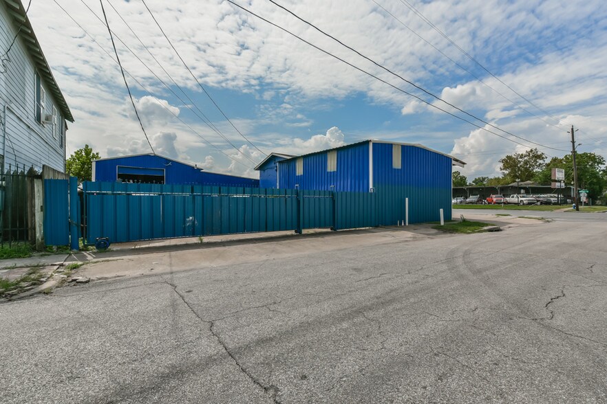 More Photos Of 1106 Wayside Dr, Houston Auto Repair For Sale