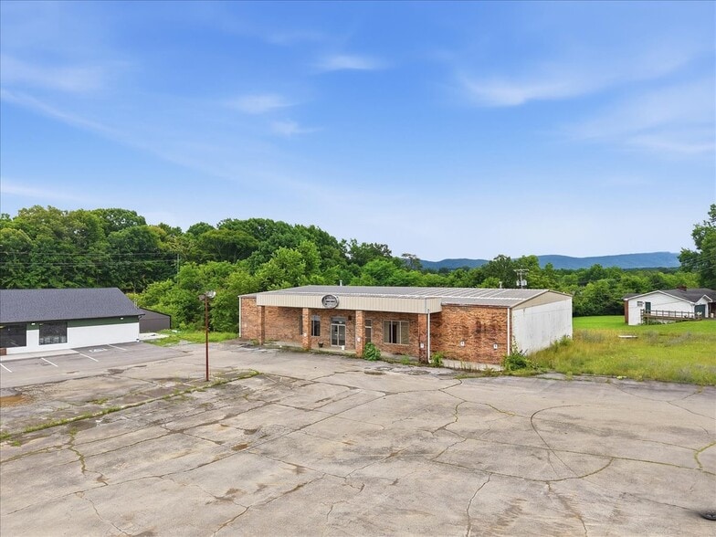 More Photos Of 2808 E Lamar Alexander Pky, Maryville Freestanding For Lease
