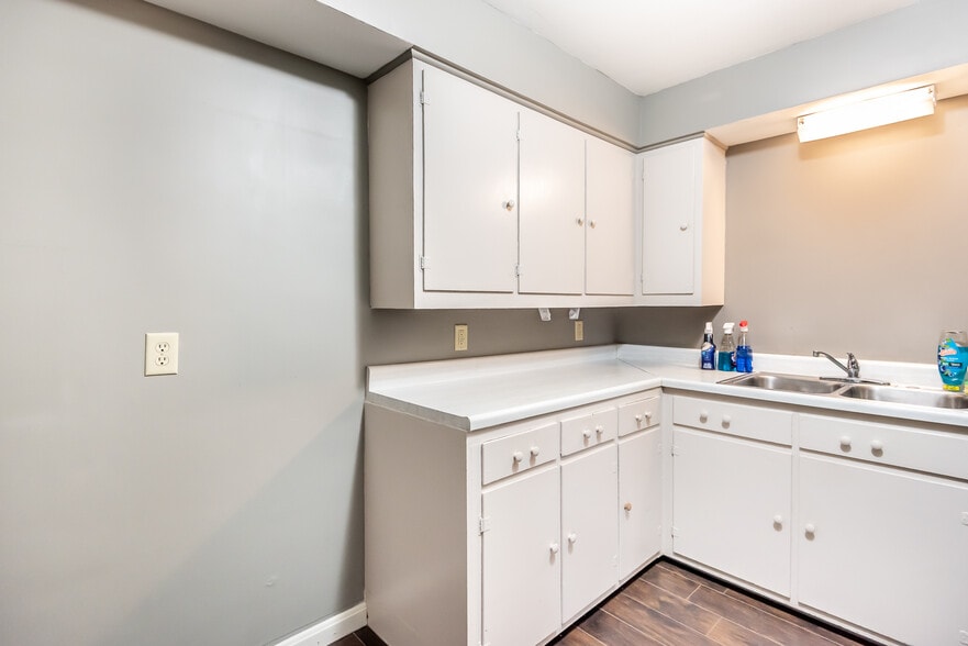 More Photos Of 3386 N State Route 123, Lebanon Office For Sale