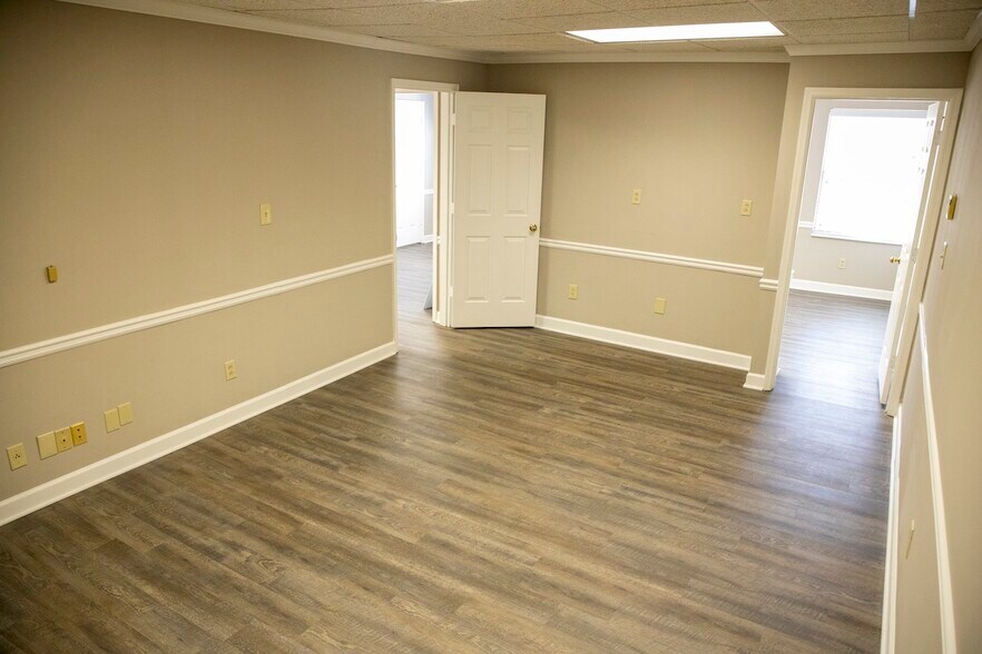 More Photos Of 425 E Crossville Rd, Roswell Office Residential For Lease