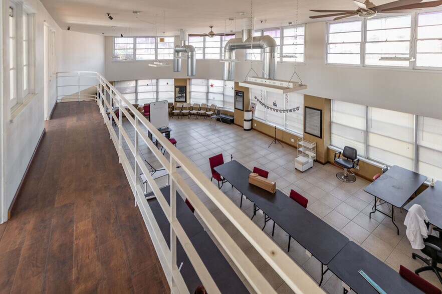 More Photos Of 5245 W San Fernando Rd, Los Angeles Showroom For Sale