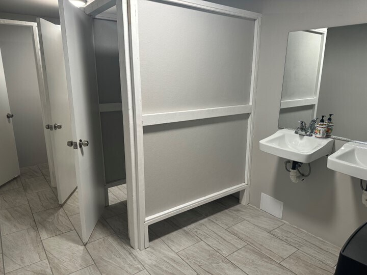 More Photos Of 11909 Augusta Rd, Lavonia General Retail For Sale