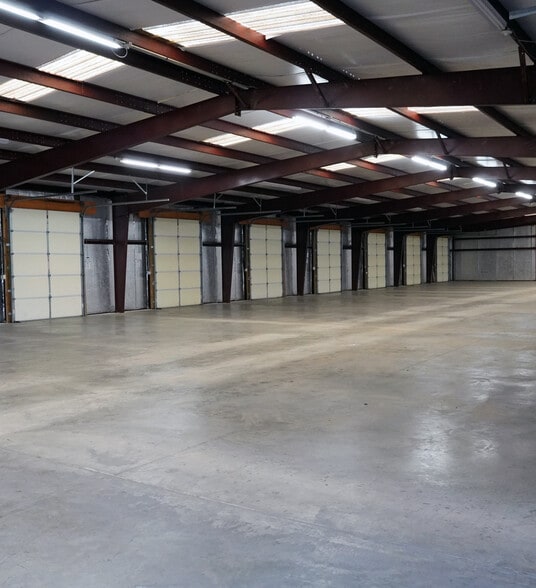 More Photos Of 150 Ayers Blvd, Belpre Light Distribution For Lease