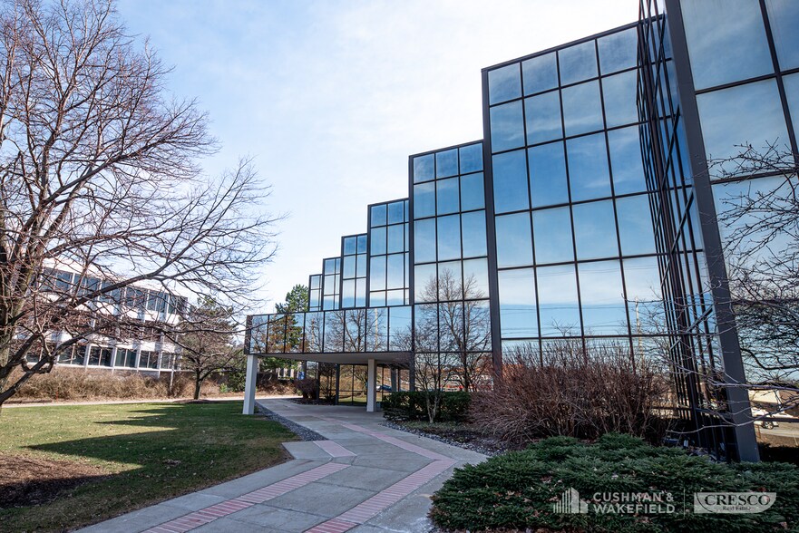 More Photos Of 24400 Chagrin Blvd, Beachwood Office For Lease