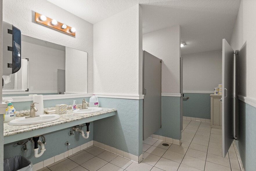 More Photos Of 6024 Cortez Blvd, Weeki Wachee General Retail For Sale