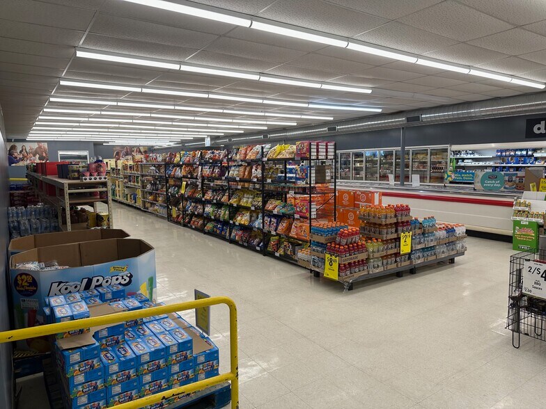 More Photos Of 1001-1105 Derby St, Pekin Unknown For Lease