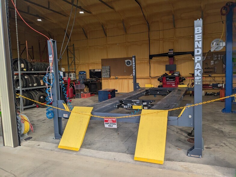 More Photos Of 11468 Black Jack Rd, Cumby Auto Repair For Sale