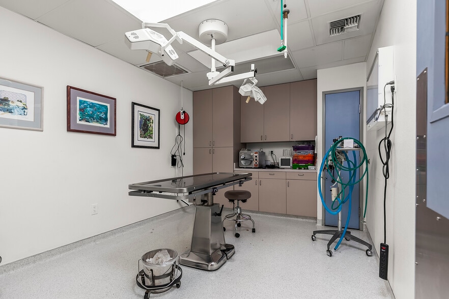 More Photos Of 1964-1968 Sunset Cliffs Blvd, San Diego Medical For Sale