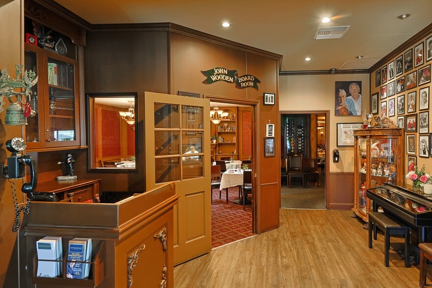More Photos Of 4557 Sherman Oaks Ave, Sherman Oaks Restaurant For Lease