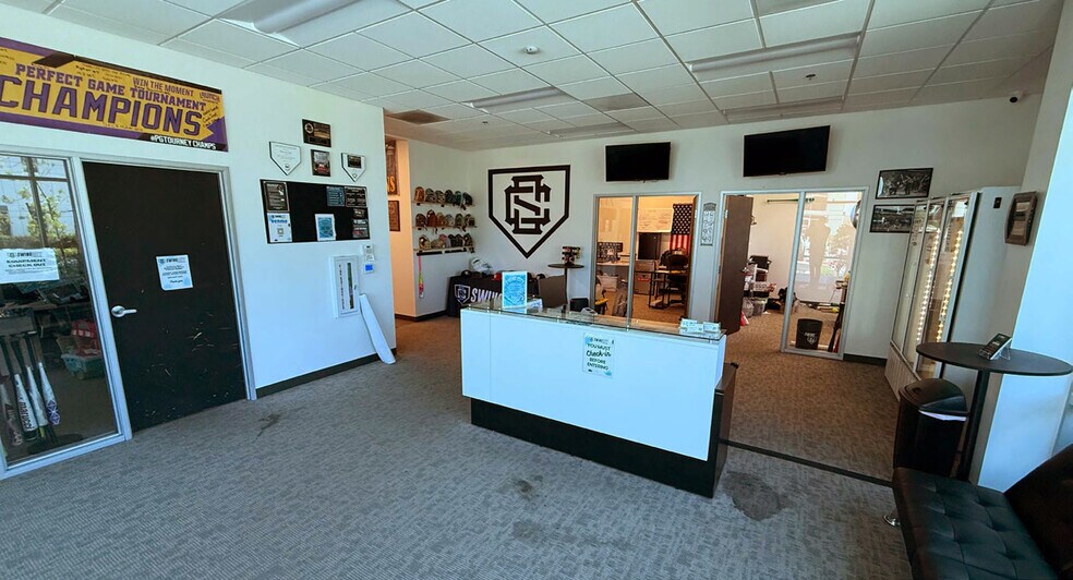 More Photos Of 42637 Avenida Alvarado, Temecula Industrial For Sale