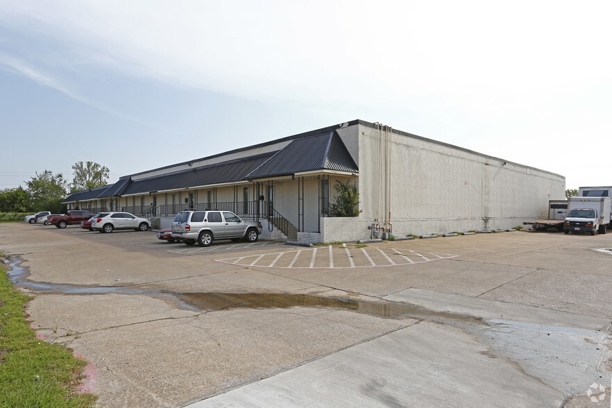 Primary Photo Of 3022-3032 Lincoln Ct, Garland Warehouse For Lease
