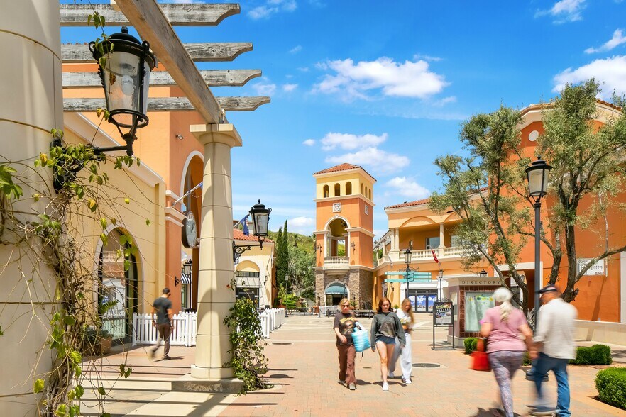 More Photos Of 1685 Simi Town Center Way, Simi Valley Unknown For Lease