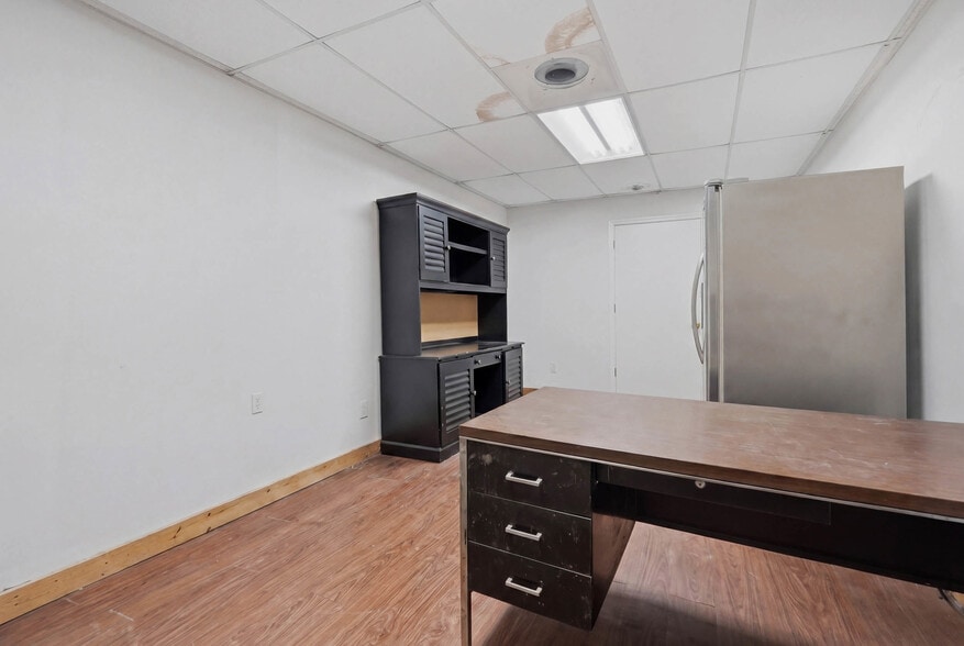 More Photos Of 915 Middle Rd S, Leesburg Industrial For Sale
