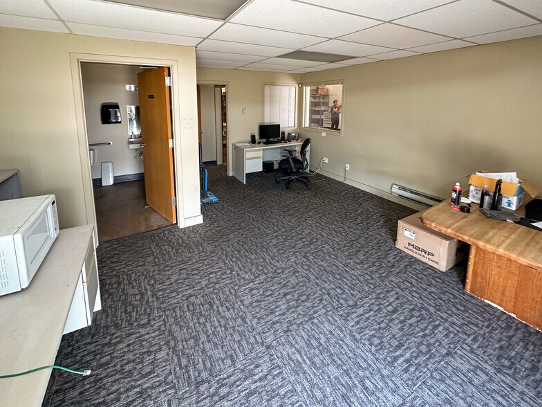 More Photos Of 11324 Mukilteo Speedway, Mukilteo Warehouse For Lease