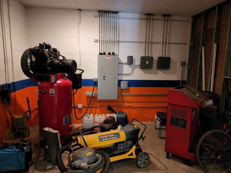 More Photos Of 2575 S High St, Columbus Auto Repair For Sale