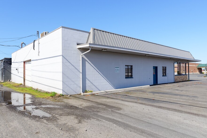 More Photos Of 445 W Washington St, Sequim Freestanding For Lease