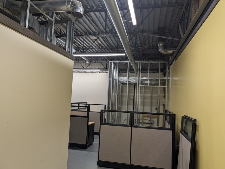 More Photos Of 4694-4696 S 200 W, Salt Lake City Light Manufacturing For Lease
