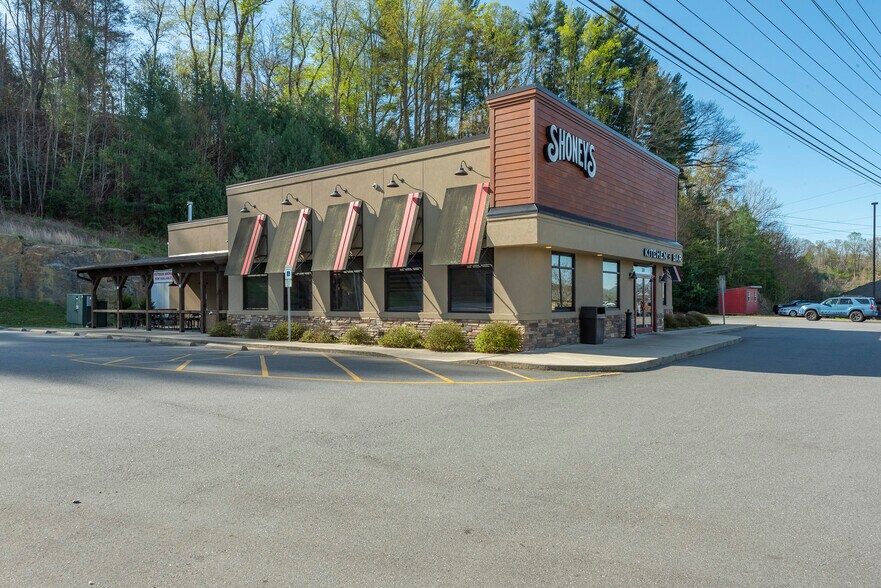 More Photos Of 3334 Asheville Rd, Waynesville Freestanding For Sale