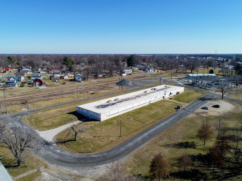 More Photos Of 1015 W Jefferson St, Vandalia Warehouse For Sale
