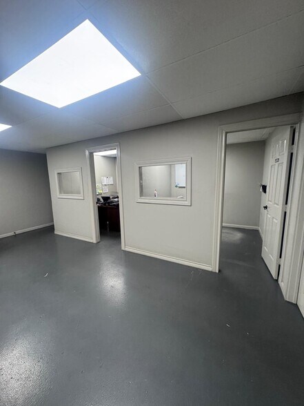 More Photos Of 22552 Cuttler Rd, New Caney Warehouse For Lease