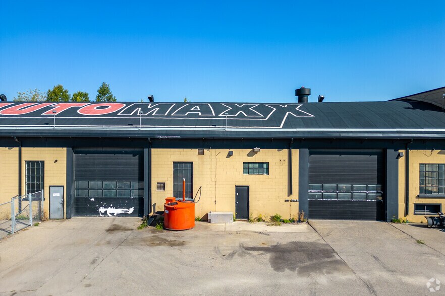 More Photos Of 4914 6th St NE, Calgary Warehouse For Sale