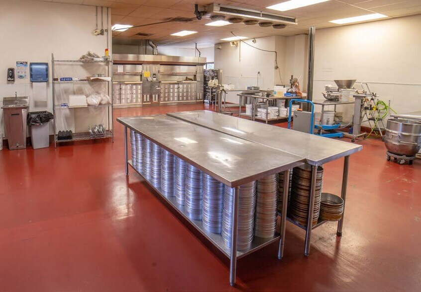 More Photos Of 4 Commercial Blvd, Novato Manufacturing For Lease