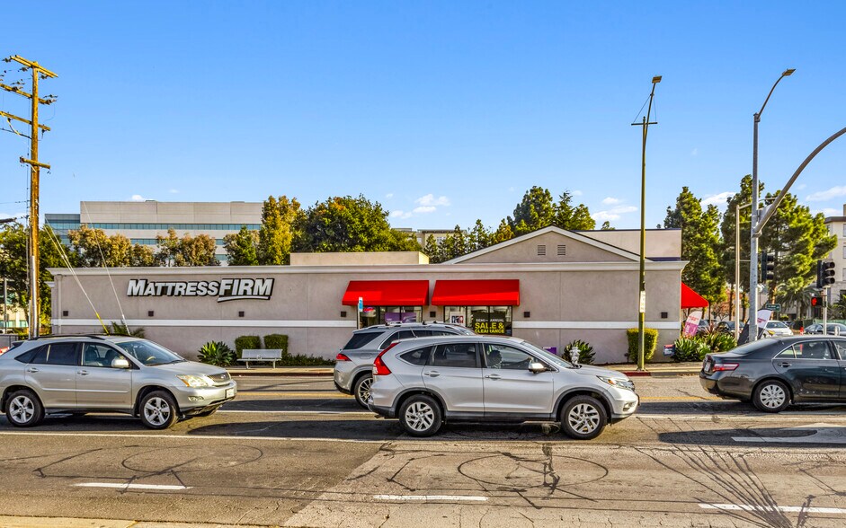 More Photos Of 2490-2496 W El Camino Real, Mountain View Freestanding For Sale