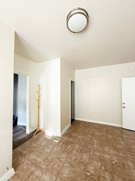 More Photos Of 1317 Linwood Ave, Los Angeles Apartments For Sale