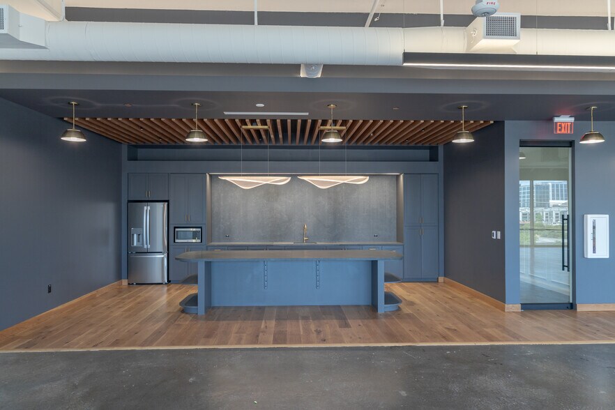 More Photos Of 1333 Oak Lawn Ave, Dallas Office For Lease