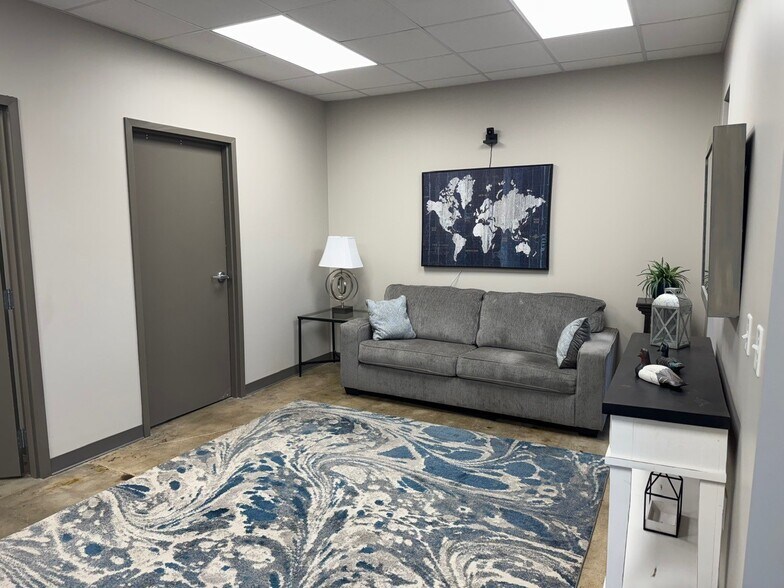 More Photos Of 238 W Valley Ave, Birmingham Office For Lease